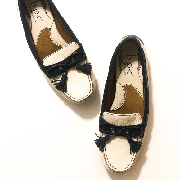 ⭐️LAST CHANCE⭐️ BornConcept Navy/White Loafer Sz7 - Picture 1 of 4